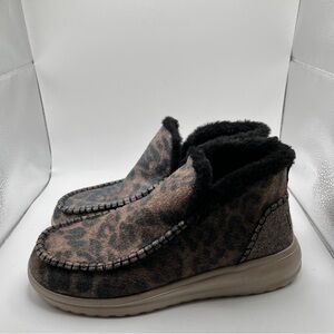 Hey Dude Denny Leo Beige Shoes Size 9 women’s ankle boots